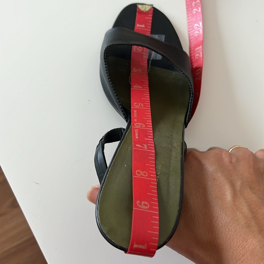 VTG 90s GUCCI slingback sandals sz 8 black leather scalloped edge 4.25in heel - Picture 16 of 16